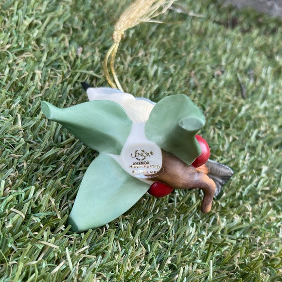 Lenox WINTER GREETINGS Nuthatch Ornament. - Picture 5 of 5